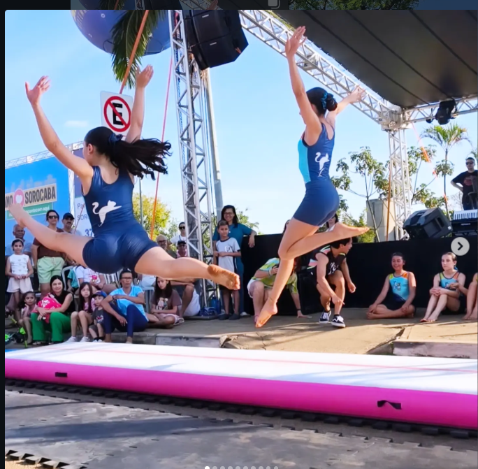 Ginastas da CatLeap Gym realizando saltos em solo em Sorocaba
